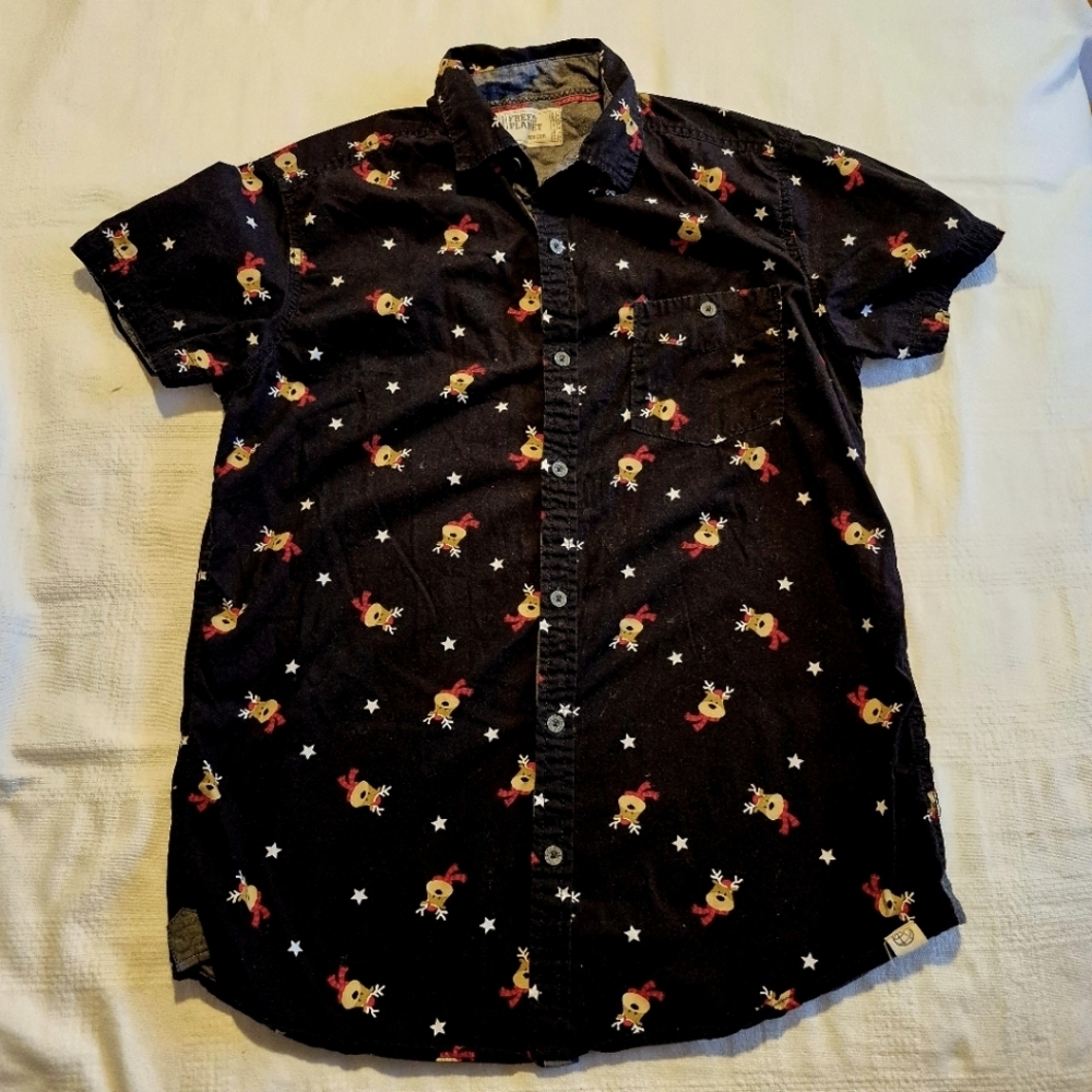 Free Planet boys size Medium deer print holiday shirt, VGUC